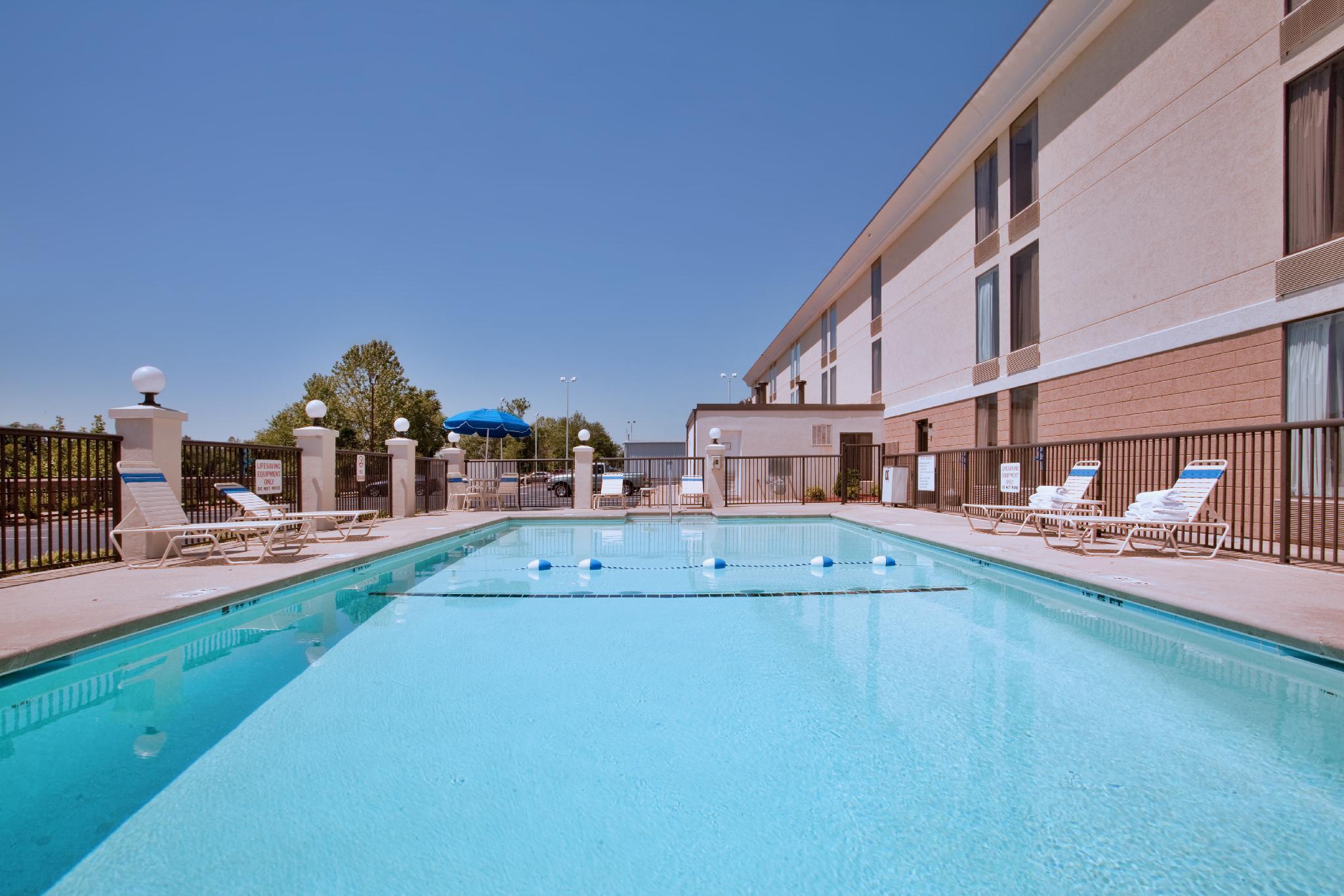 Holiday Inn Express Danville By Ihg Esterno foto