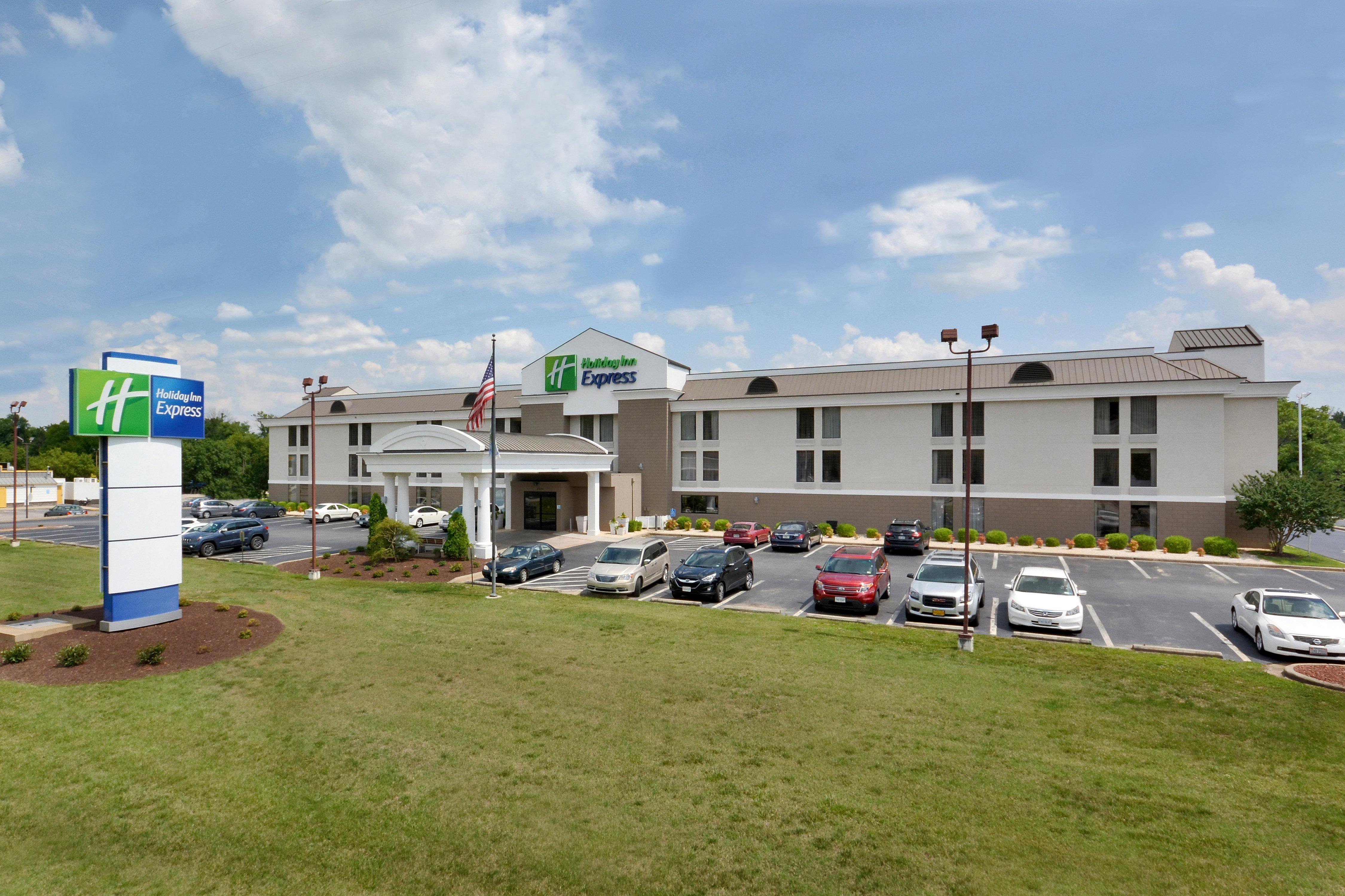 Holiday Inn Express Danville By Ihg Esterno foto