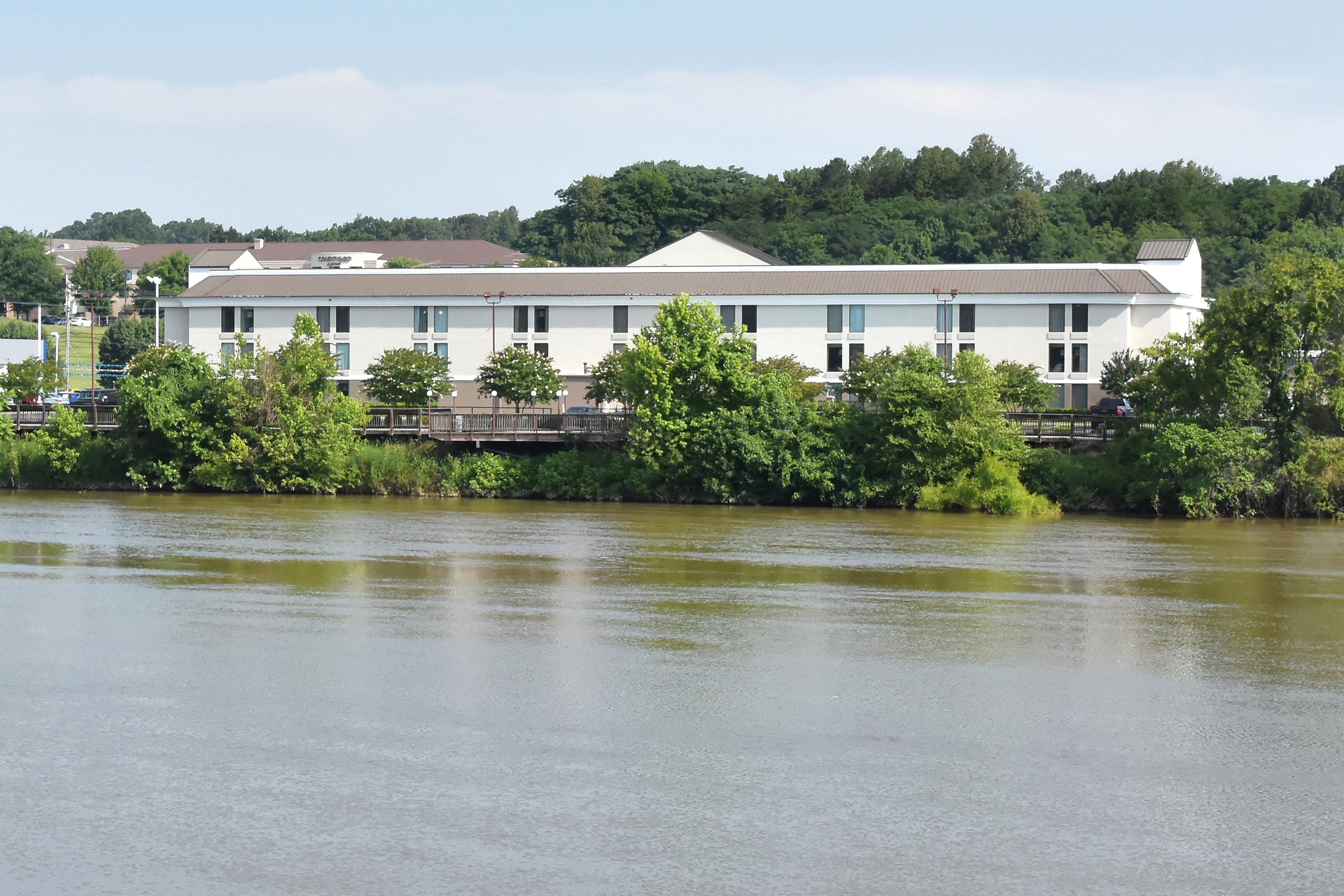 Holiday Inn Express Danville By Ihg Esterno foto